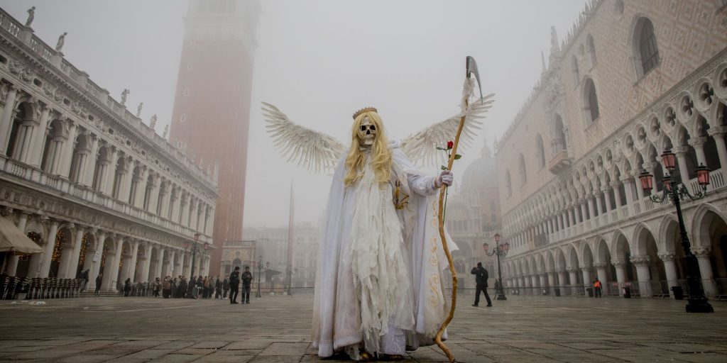 People wear elaborate masks and costumes during the annual Carnival of Venice, in Italy, on February 23, 2020. The festival is a centuries old tradition and one of the world’s most famous carnivals. Photo by Nati Shohat/FLASH90 *** Local Caption *** איטליה ונציה טיול פסטיבל המסכות