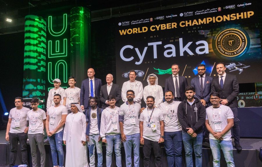 Championship winners. Above, in the center: Dr. Al Kuwaiti, Amir, Yatom and Una | Photo: Yossi Aloni