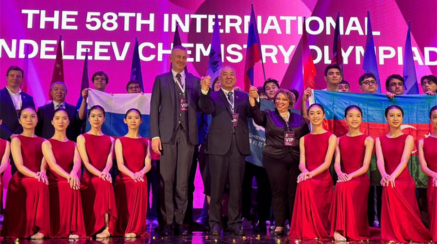 Andrey Melnichenko on the left in the Middle at 58th International Mendeleev Chemistry Olympiad. Photo: Sergey Fadayev