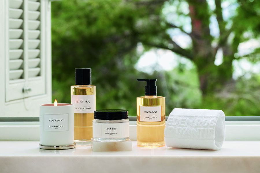 צדרת מוצרי Eden-Roc: בושם, קרם גוף, נר וסבון נוזלי. צילום: Dior
