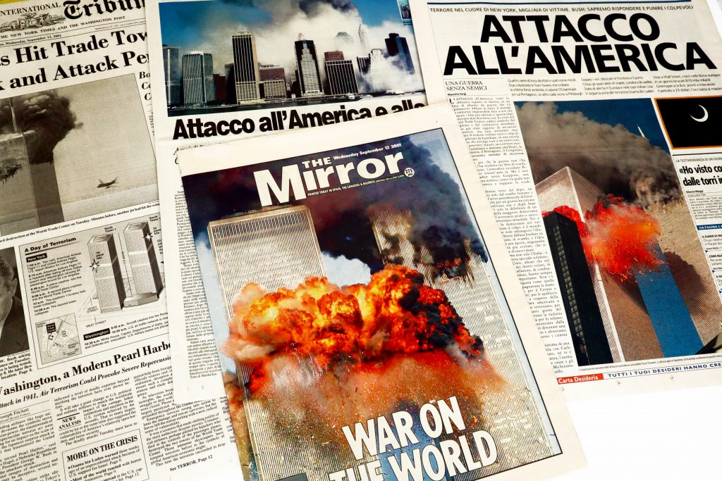 20 שנה לאסון התאומים. כותרות העיתונים לאחר האסון | צילום: Shutterstock