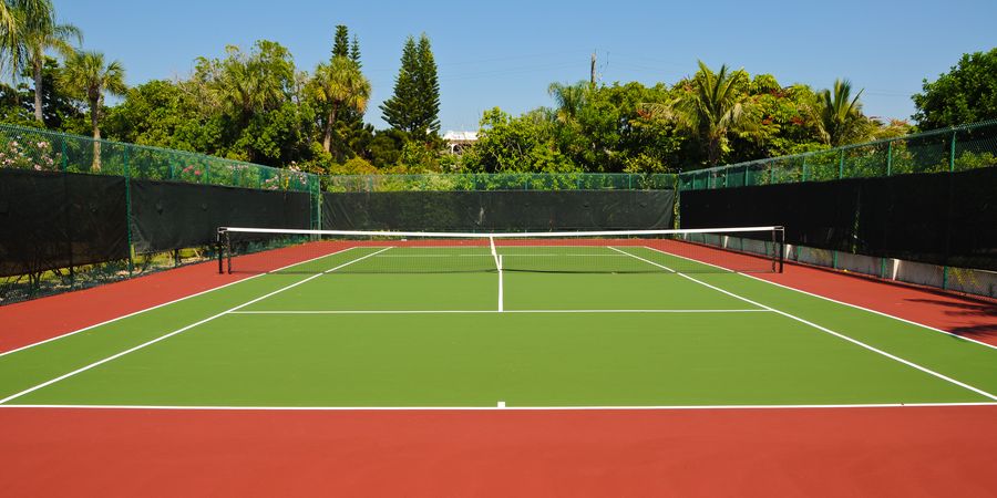 מחיר בניית מגרש טניס מקצועי בחצר הבית עלה ב-4.4% ל-58,960 דולר. צילום: shutterstock