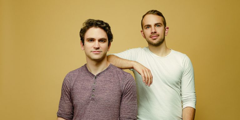 דווין פינזר (מימין) ואלכס אטאלה, מייסדי OpenSea. צילום: Sasha Maslov