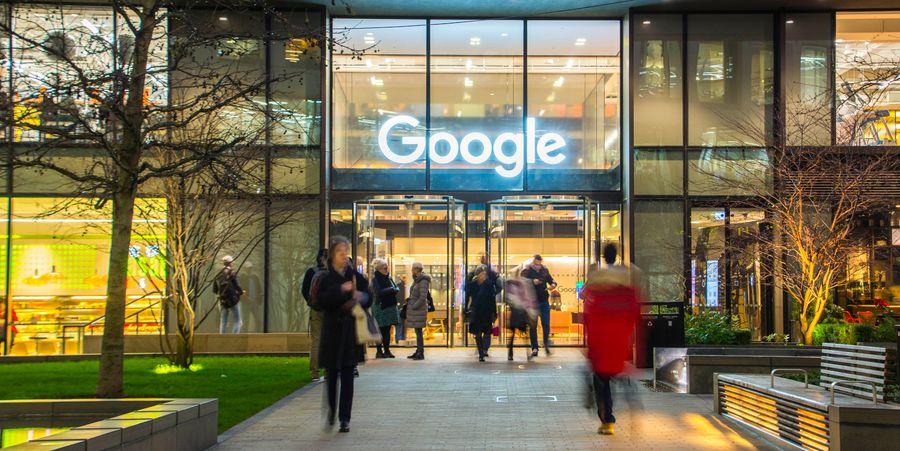 בניגוד למגמה המרוחקת וההיברידית של מקום עבודה, גוגל הודיעה ביום שישי כי תרכוש בניין משרדים בלונדון תמורת מיליארד דולר. צילום: shutterstock