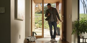רובוט-עוזר-אישי שמסוגל להסתובב בבית ולשמור עליו בהיעדרנו. הרובוט החדש של אמזון | צילום: Amazon