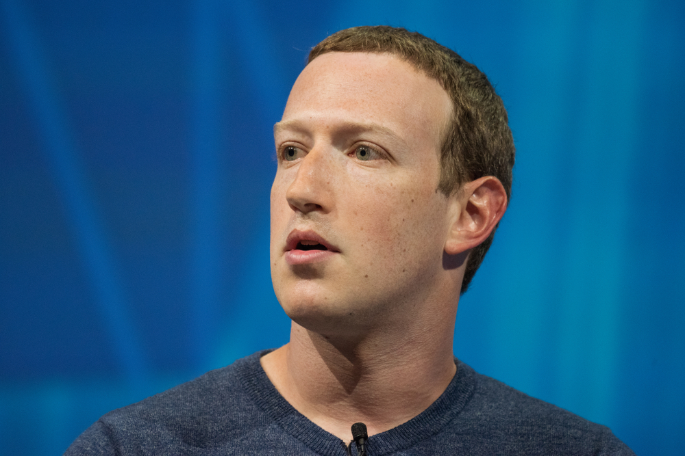 הפרישה של מתרחשת בעיתוי בעייתי עבור צוקרברג, כשמניית פייסבוק התרסקה לאחרונה בחדות. מארק צוקרברג | צילום: Shutterstock