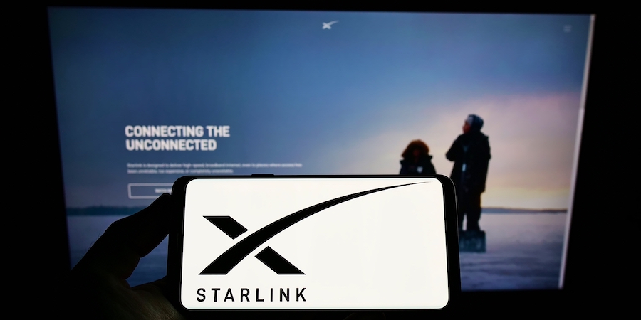 אילון מאסק סיפק במהירות מסופים שיאפשרו את השירות של Starlink למדינה שסועת המלחמה | צילום: Shutterstock