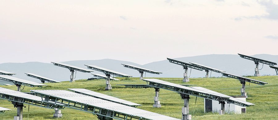 תאים סולאריים. "אנרגיה מתחדשת היא תחליף אמיתי לתחנות כוח" | צילום: UBS