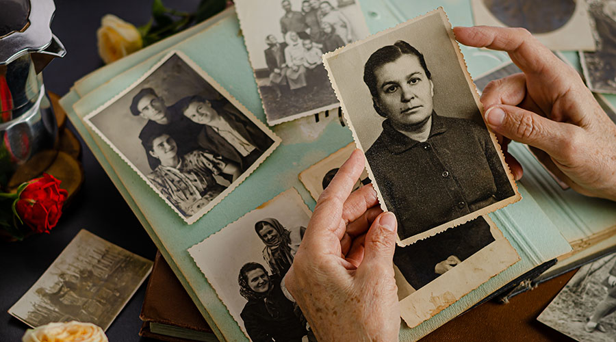 אנשים הצליחו להפיח חיים בתמונות השחור-לבן הישנות של סבתא וסבא שלהם | צילום: Shutterstock