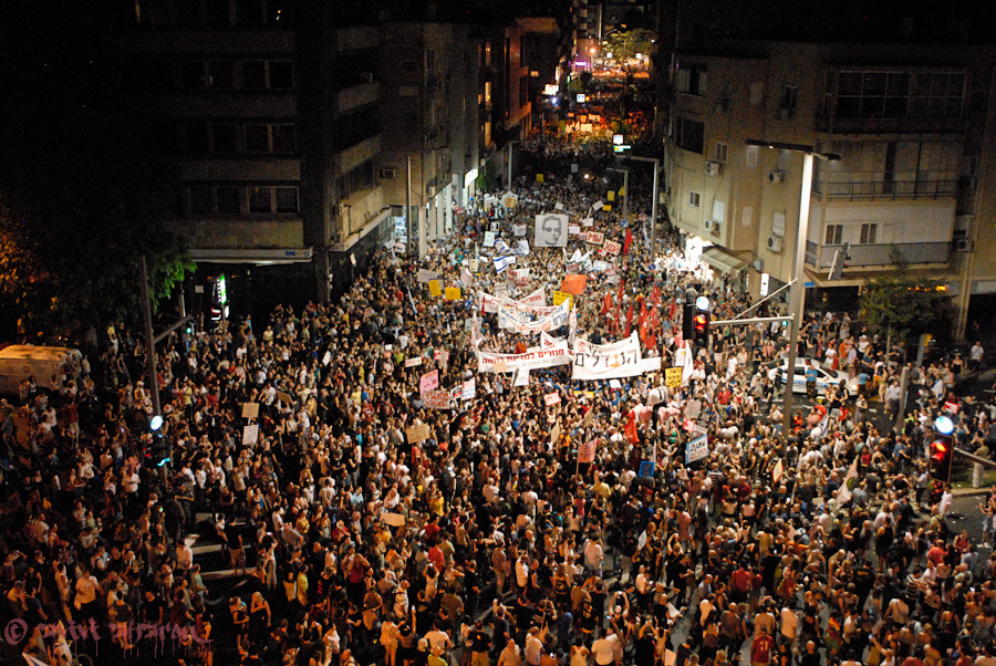 הפגנה במהלך המחאה החברתית, תל אביב, אוגוסט, 2011 | צילום: avivi, wikipedia