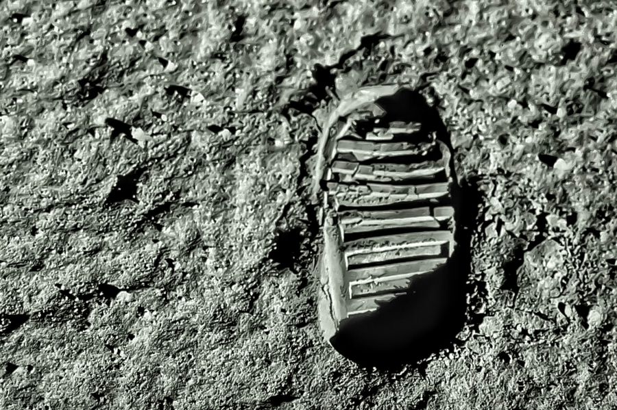 טביעת רגלו של באז אולדרין על הירח | צילום: Shutterstock