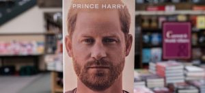 ספר הזיכרונות השנוי במחלוקת של הנסיך הארי | צילום: Shutterstock