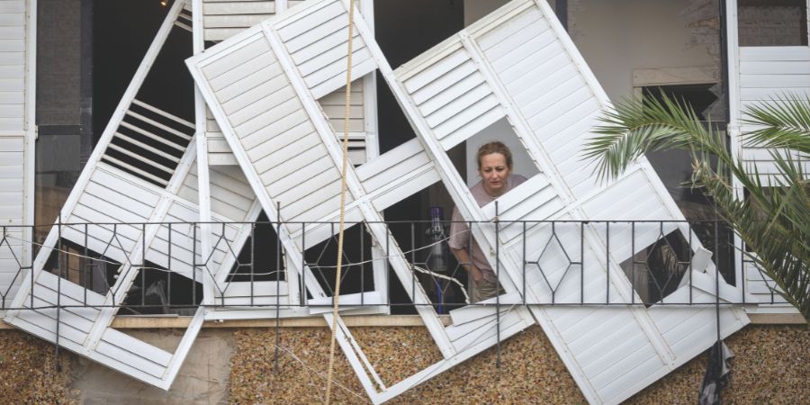 בית שניזוק מהדף של פגיעת טיל באזור רחובות. 15 ביוני | צילום: חיים גולדברג, פלאש 90