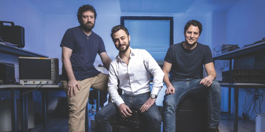 מייסדי קוונטום משינס: ד"ר יונתן כהן, CTO (מימין), ד"ר איתמר סיון, מנכ"ל וד"ר ניסים אופק, מהנדס ראשי | צילום: איליה מלינקוב