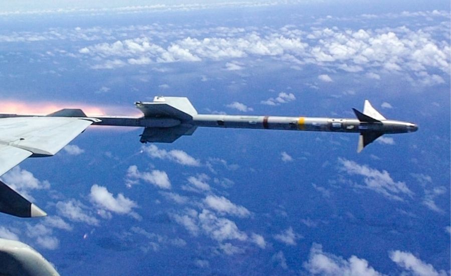 צילום של AIM-9M נורה בשמיים | צילום: U.S Navy photo by Lt. Mike Wilcox /Released