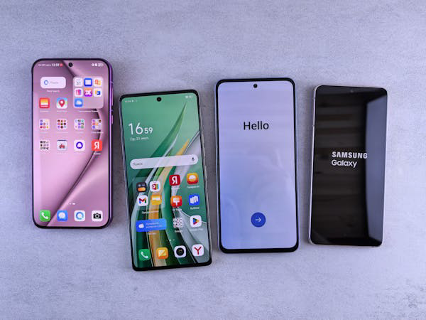 iphone vs samsung | photo: pexels