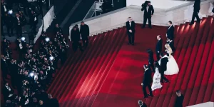 מאחורי הקלעים של השטיח האדום | צילום: Christophe Bouillon, FDC