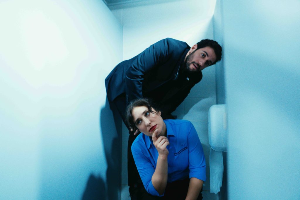 גם כשהיא עוסקת בבדידות ובכאב, ״בודקת״ אף פעם לא שוכחת להיות מצחיקה | צילום: אייל אפרתי, באדיבות yes.