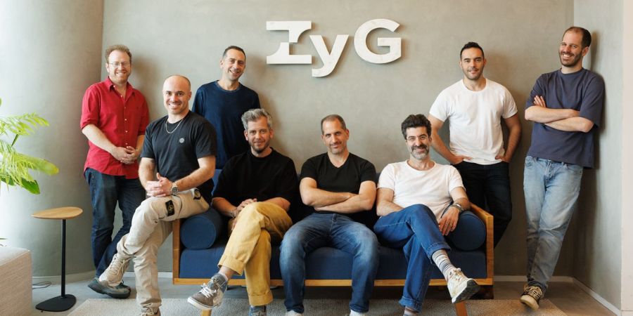 הפאונדרים של ZYG : גיא צור (מימין), אייל עמית, תומר בר זאב, דניאל שנער, עומר קפלן, אסף בן עמי, נדב אשכנזי ועמרי שטיינמץ | צילום: שי שחר