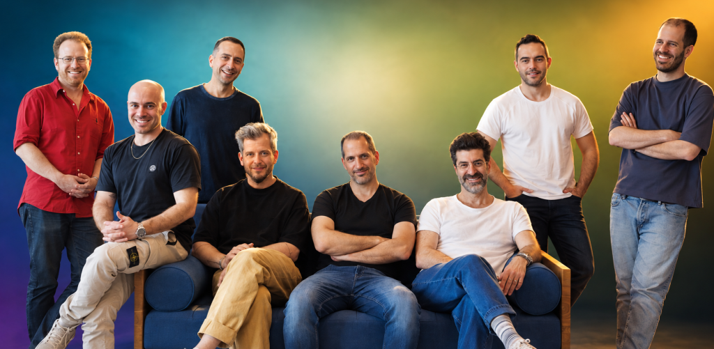 הפאונדרים של ZYG : גיא צור (מימין), אייל עמית, תומר בר זאב, דניאל שנער, עומר קפלן, אסף בן עמי, נדב אשכנזי ועמרי שטיינמץ | צילום: שי שחר